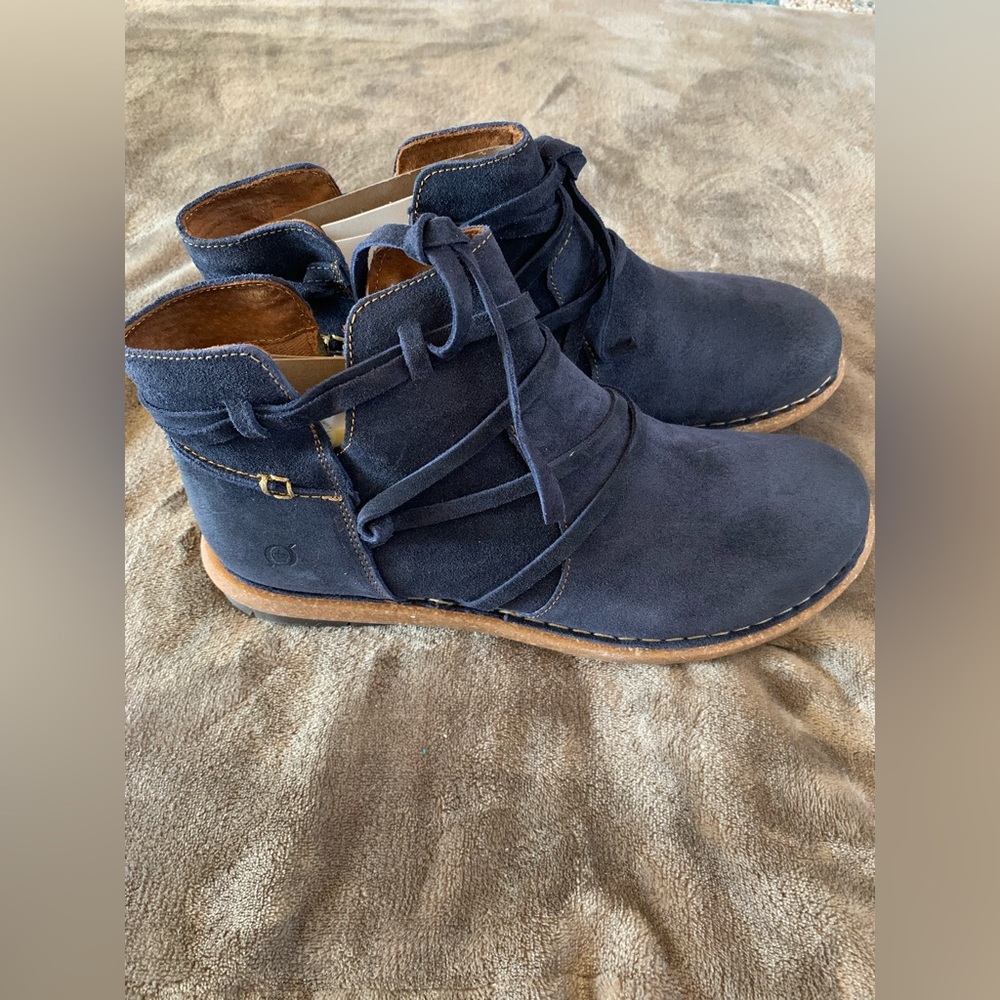 Born Tarkiln Boots: Handcrafted Comfort. Size 10.